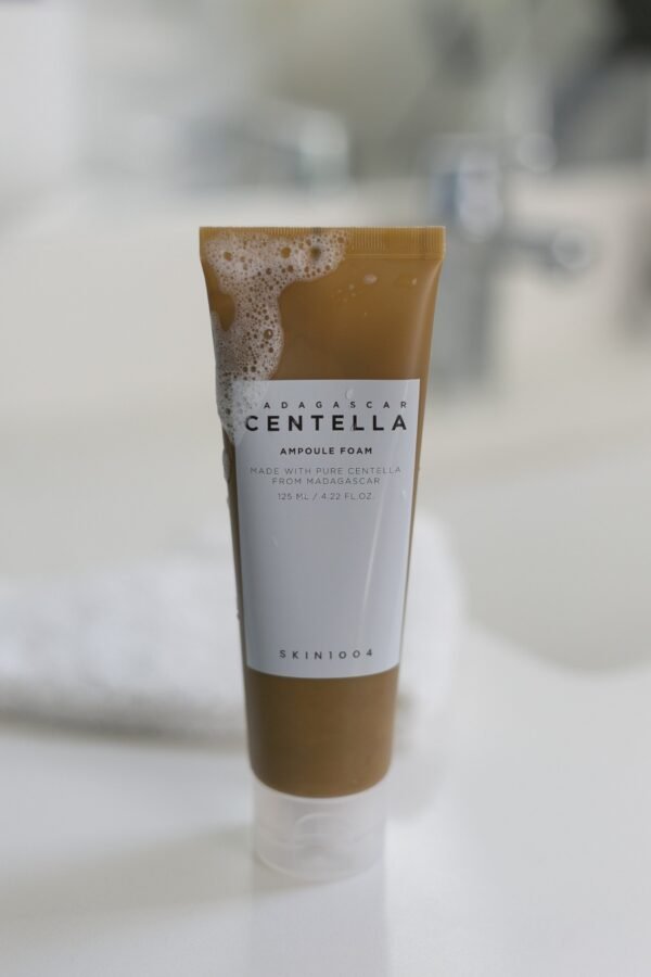 SKIN1004 Madagascar Centella Ampoule Foam 4.22 fl.oz, 125ml, Low pH Foam Cleanser, Natural Soda Powder Coconut Surfactant and EWG Green Grade