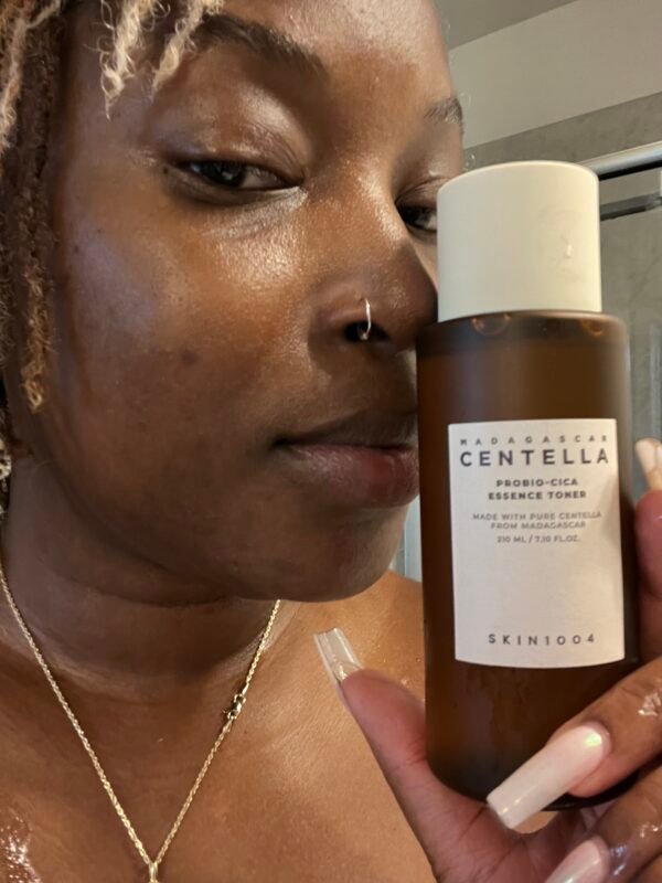 SKIN1004 Madagascar Centella Probio-Cica Essence Toner, 210 ml Balancing, regenerating & refreshing care for a beautiful finish - Image 4