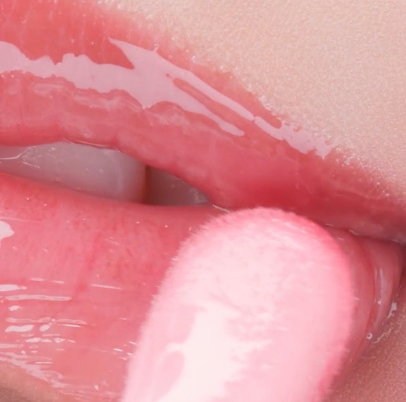 Dior Addict Lip Glow Oil Nourishing Lip Oil - Intense Gloss - Color-Awakening 6 Dior Addict Lip Glow Oil Nourishing Lip Oil - Intense Gloss - Color-Awakening - Image 6